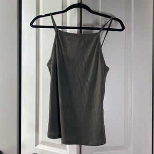 Dark Green | Tank | L | No Damage